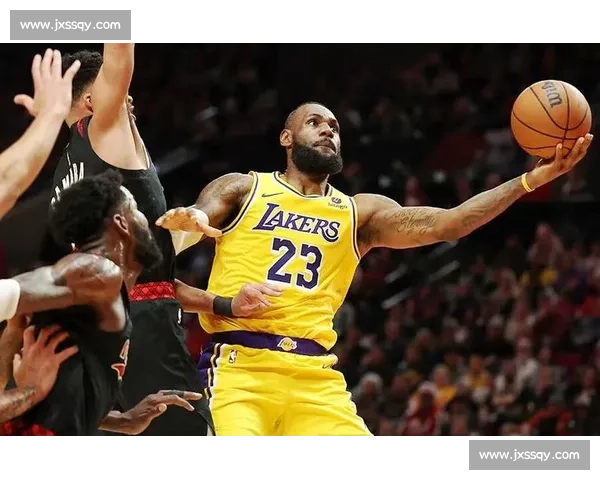 NBA开拓者对决湖人焦点之战詹姆斯与利拉德巅峰碰撞解析前瞻看点 NBA开拓者对决湖人焦点之战詹姆斯与利拉德巅峰碰撞解析前瞻看点